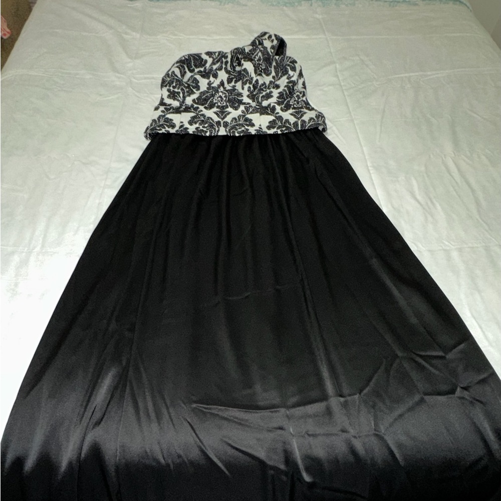 Gorgeous gown for a wedding or Mardi Gras